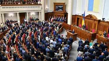 Parlamento ucraniano aprova adesão ao Tribunal Penal Internacional