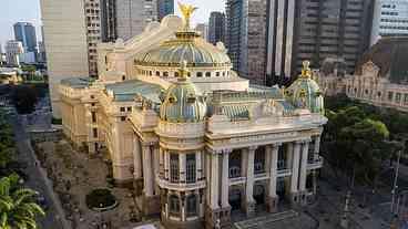 Palco do Theatro Municipal passa por revitalização necessária