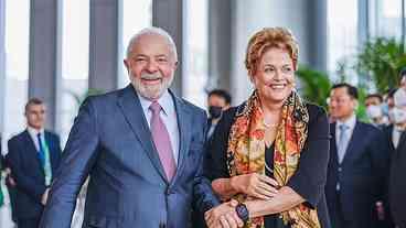 Lula reúne alto escalão do governo para conversa e convoca até Dilma