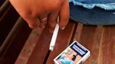 OMS sugere proibir venda de tabaco aos jovens para diminuir a mortalidade