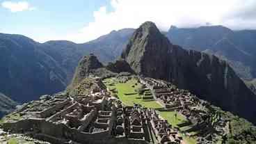 Protestos bloqueiam turistas em Machu Picchu