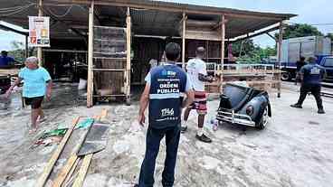 Prefeitura faz demolição em bar que se apropriou irregularmente de terreno público