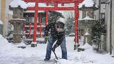 Neve causa estragos no Japão enquanto onda de frio varre a Ásia