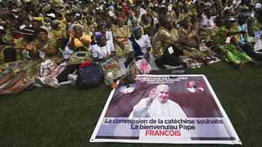 Vítimas de abusos no Congo cobram reunião com papa Francisco