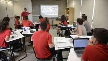 Meninas têm poucas referências em exatas e dificuldade em matemática