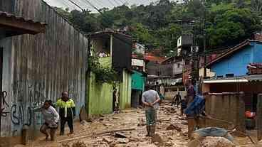 Deslizamento em Ubatuba mata criança de 7 anos