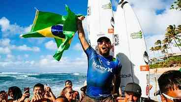 Filipinho vence etapa de Sunset Beach do circuito mundial de surfe