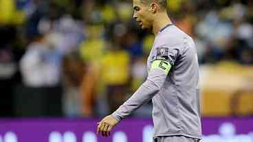 Cristiano Ronaldo sai de campo furioso após derrota do Al-Nassr