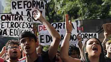 Entenda o que é o Novo Ensino Médio, alvo de protestos por revogação