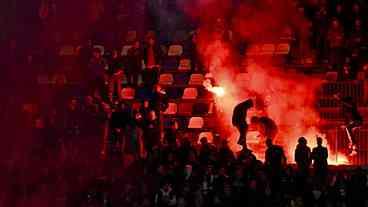 Torcida do Napoli é criticada por brigas e protesto em estádio