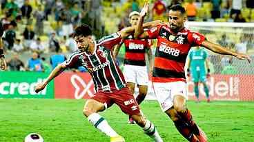 Flu levanta a taça do Campeonato Carioca diante de um Fla arrasado