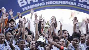 Jogadoras do Corinthians reprovam contratação de Cuca