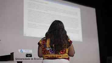 Mulheres com doutorado crescem, mas são sub-representadas na docência