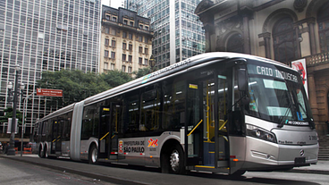 Assembleia de motoristas e cobradores atrasa saída de ônibus em SP