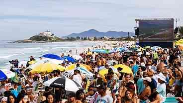 Sem ondas em Saquarema, etapa do Rio do Circuito Mundial de Surfe é adiada