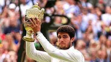 Espanhol Carlos Alcaraz vence Djokovic e conquista Wimbledon