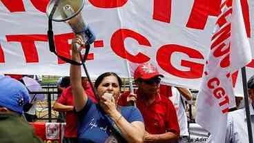 Manifestantes tomam ruas do Peru em protesto contra presidente Dina Boluarte