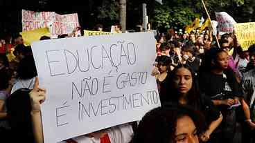 Documento mostra falta de direitos básicos para pós-graduandos no Brasil