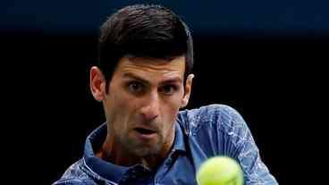 Djokovic comemora volta ao topo do ranking com vitória em Paris