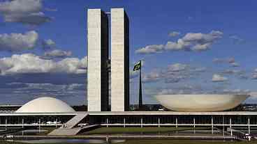 A ascensão da extrema direita e a constatação do desmonte da democracia no Brasil