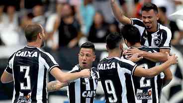 Botafogo vence o Corinthians e afasta risco do rebaixamento