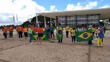 Manifestantes protestam contra reajuste para o STF em Brasília