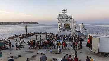 Ilha italiana de Lampedusa bate novo recorde de chegadas de imigrantes