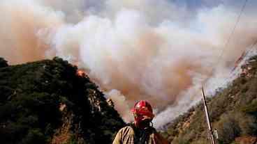 Sobe número de mortes por incêndio florestal na Califórnia