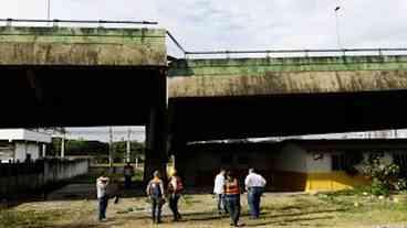 SP: viaduto na Marginal Pinheiros cede e via expressa é interditada