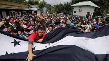 Donald Trump ameaça cortar ajuda a Honduras devido a caravana de imigrantes