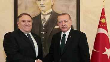 Mike Pompeo encontra Erdogan após conversar com sauditas sobre jornalista desaparecido