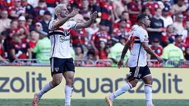 São Paulo vence o Flamengo e abre vantagem na decisão