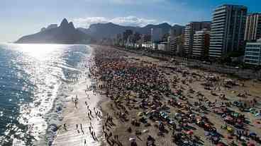 Em dia de calor intenso, praias do Rio estão todas liberadas