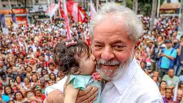 Lula denuncia desmonte da Educação em caravana pela Baixada Fluminense