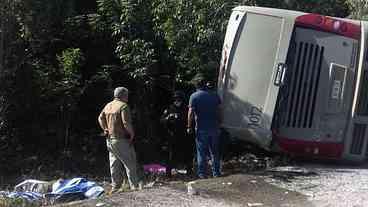 Acidente com ônibus de turistas deixa mortos no México