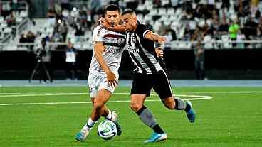 Botafogo vence o Fluminense no Maracanã e se distancia na liderança do Brasileirão