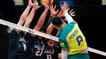 Vôlei masculino do Brasil passa pelo Irã e continua vivo no pré-olímpico