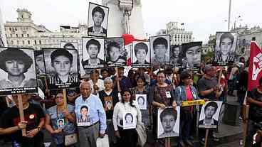 Manifestantes protestam contra perdão para Fujimori