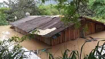 Cheias forçam indígenas a abandonarem suas casas em Santa Catarina