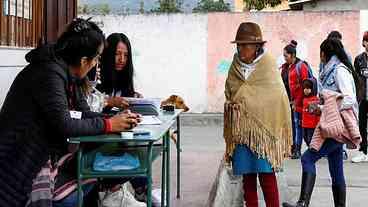 Equatorianos voltam às urnas para segundo turno das eleições presidenciais