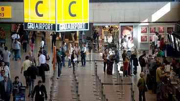 Aeroporto de Guarulhos registra novos atrasos e cancelamentos de voos