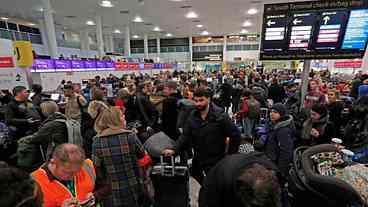 Aeroporto de Gatwick em Londres reabre após caos provocado por drones