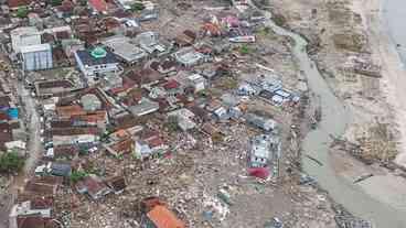 Indonésia: equipes de resgate enfrentam chuvas a caminho de vilarejos atingidos por tsunami