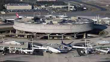 Homens são presos por causar pânico com armas de mentira em aeroporto de Paris