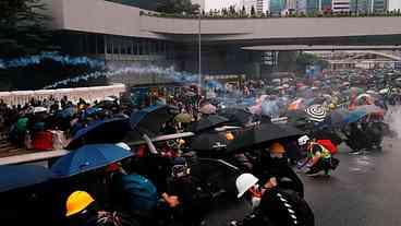 Protestos se intensificam com prisão de ativistas em Hong Kong