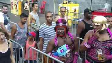 Fugitivo é preso vestido de mulher no carnaval