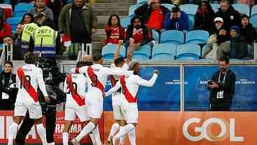 Peru vence Chile e faz final da Copa América com Brasil