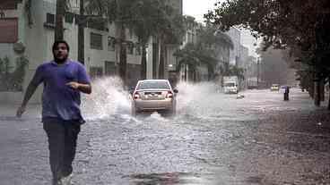 Chuvas provocam alagamentos e atrasam voos em SP