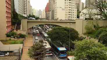 Greve de motoristas afeta circulação de ônibus em SP