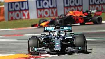 Bottas supera Hamilton e larga na pole no GP da Espanha